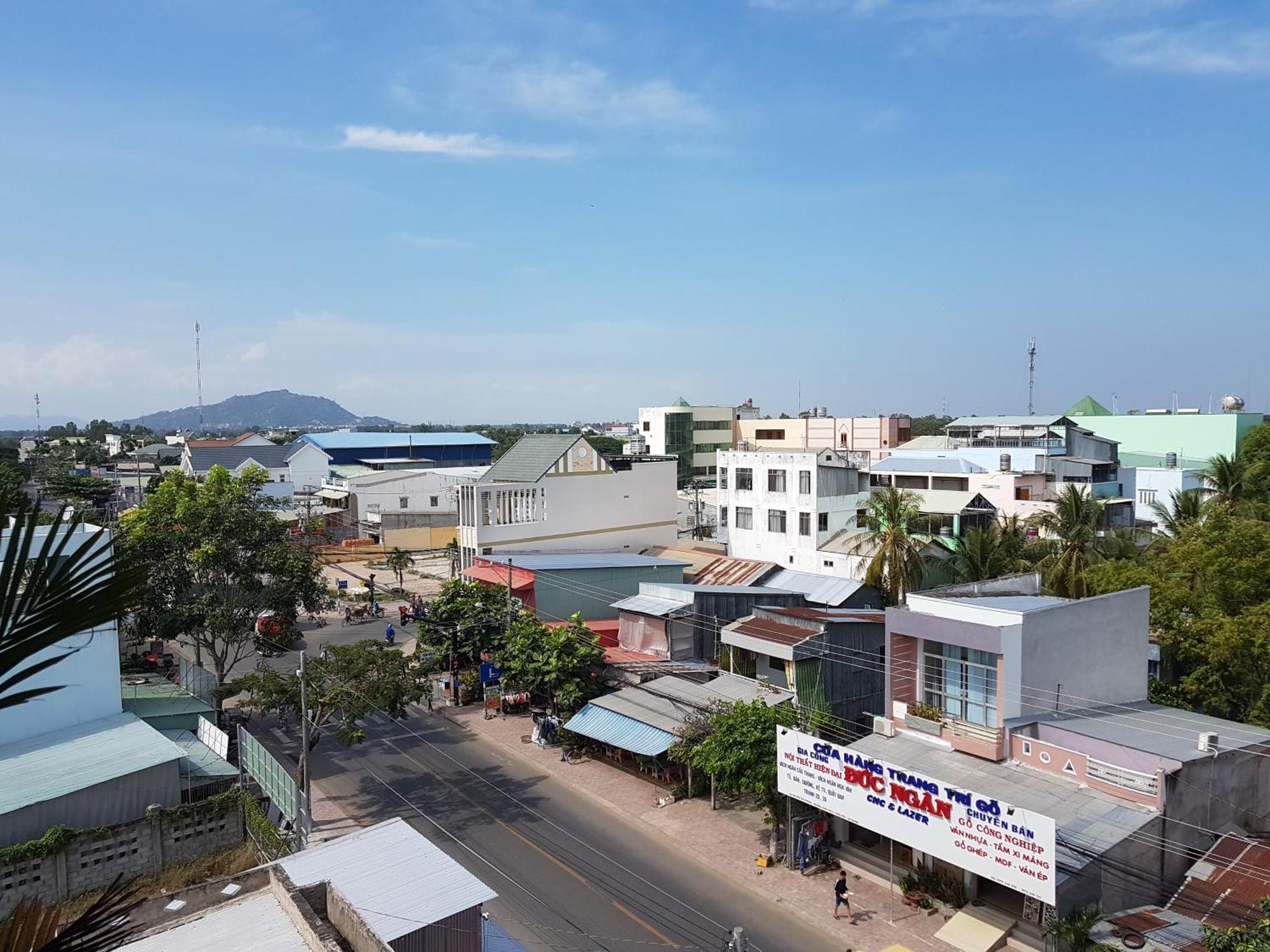 Hostel Dang Loi ホステルダンロイ Чау-Док Экстерьер фото