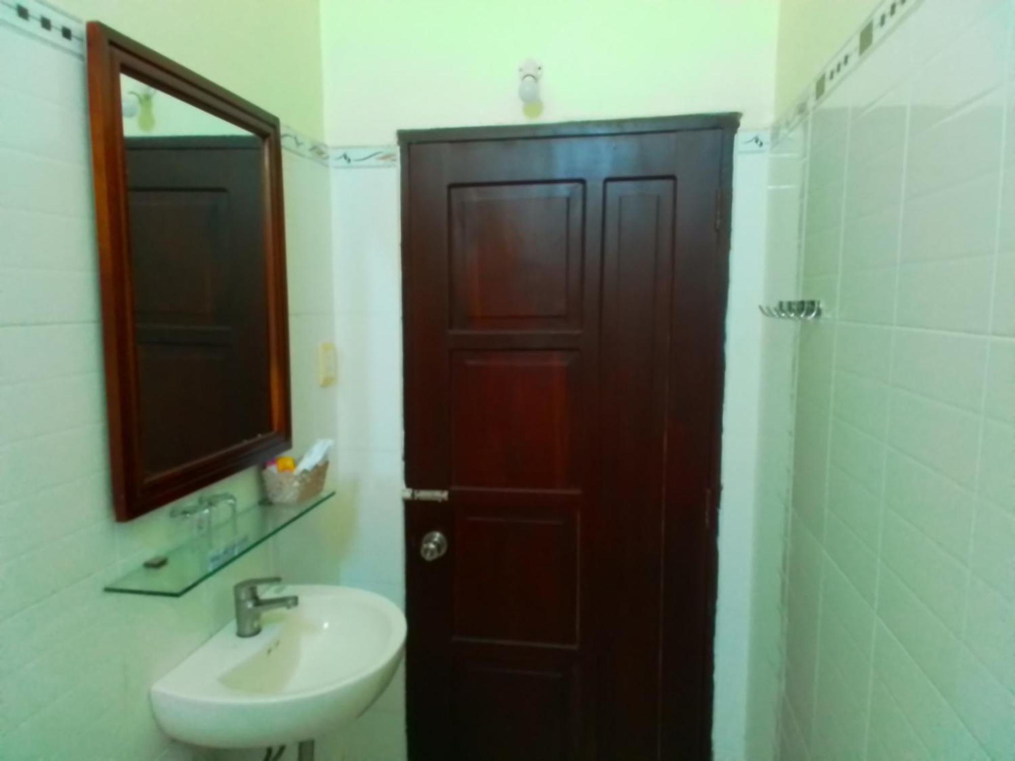 Hostel Dang Loi ホステルダンロイ Чау-Док Экстерьер фото