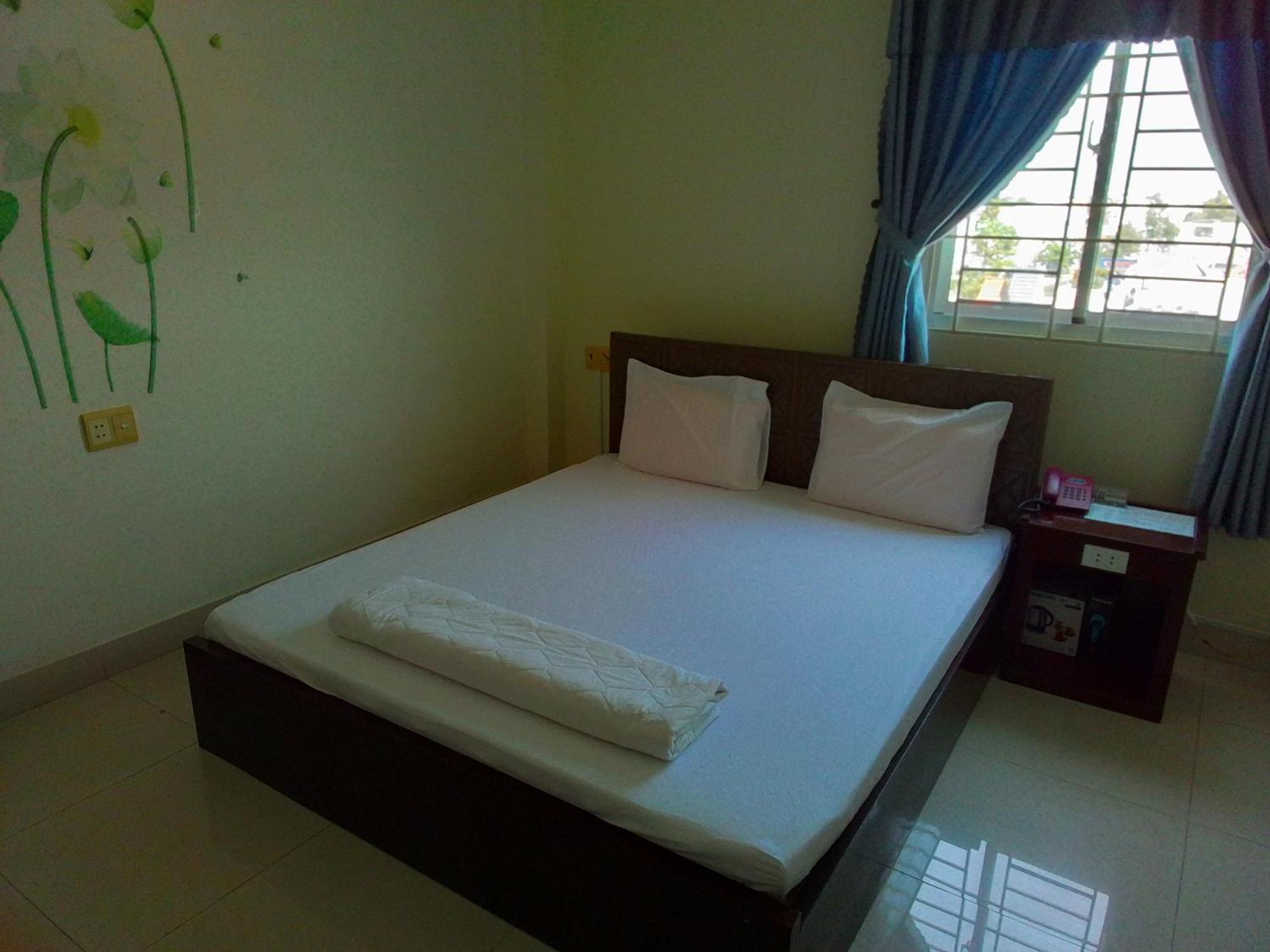 Hostel Dang Loi ホステルダンロイ Чау-Док Экстерьер фото
