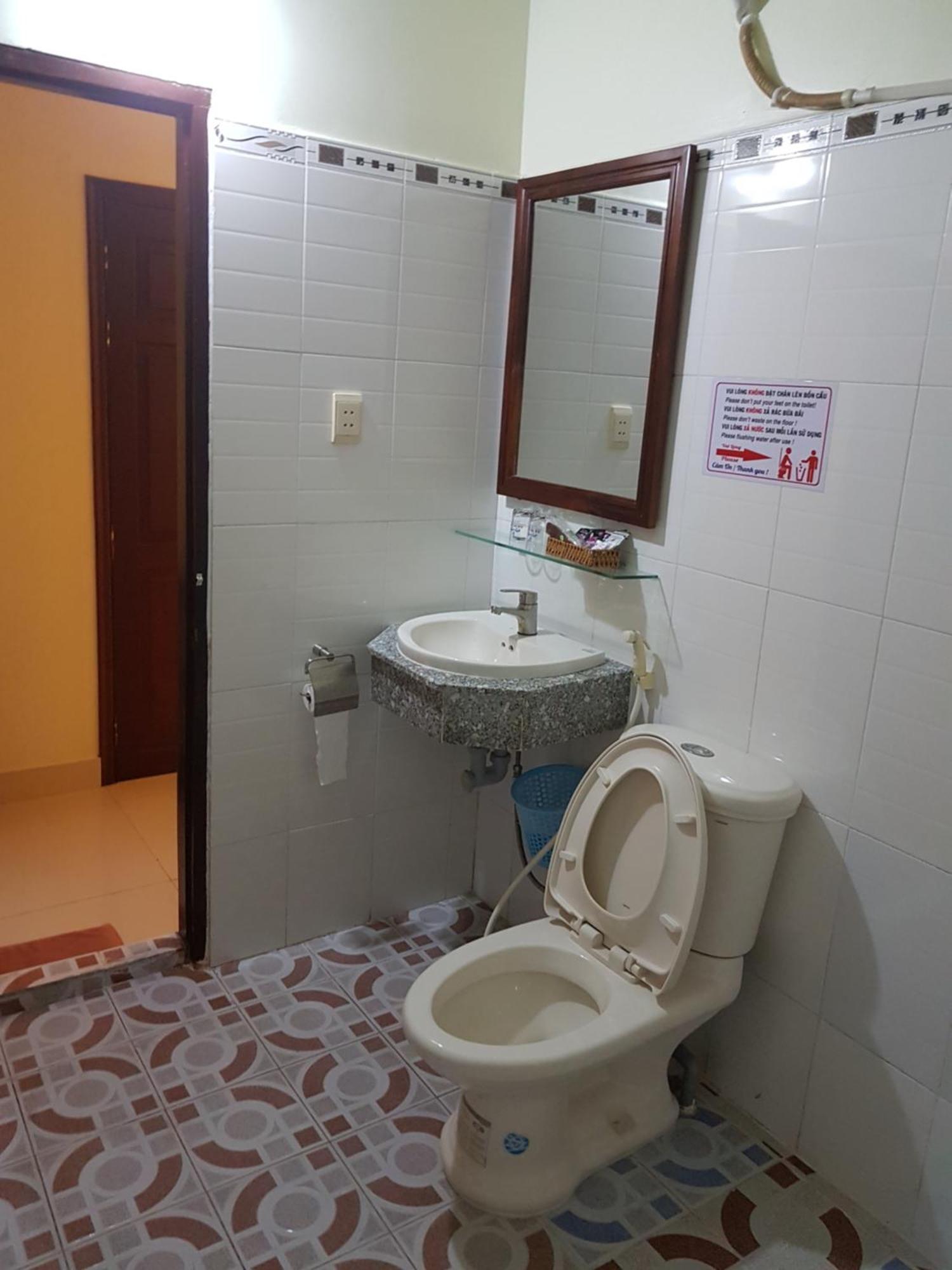 Hostel Dang Loi ホステルダンロイ Чау-Док Экстерьер фото
