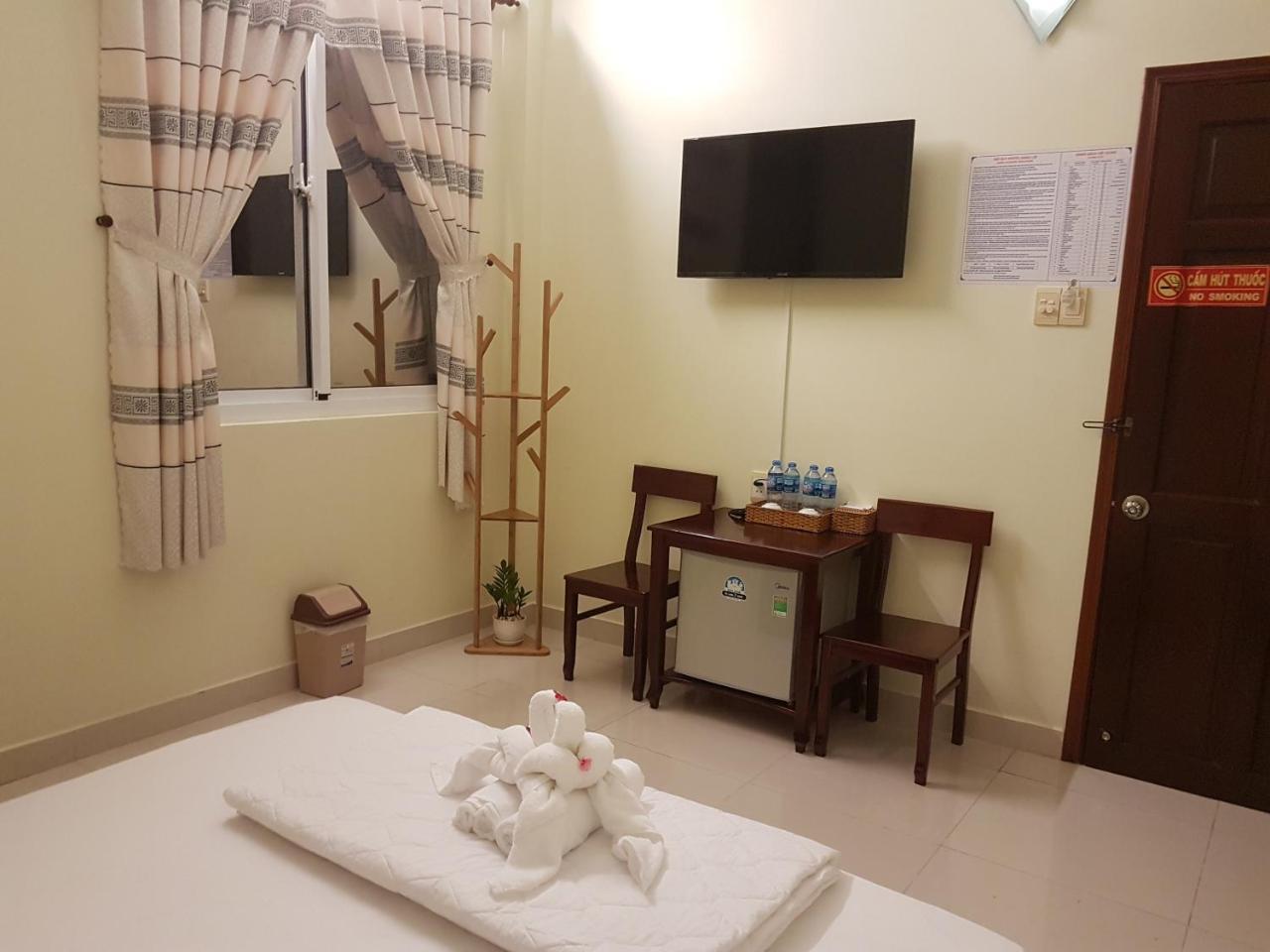 Hostel Dang Loi ホステルダンロイ Чау-Док Экстерьер фото