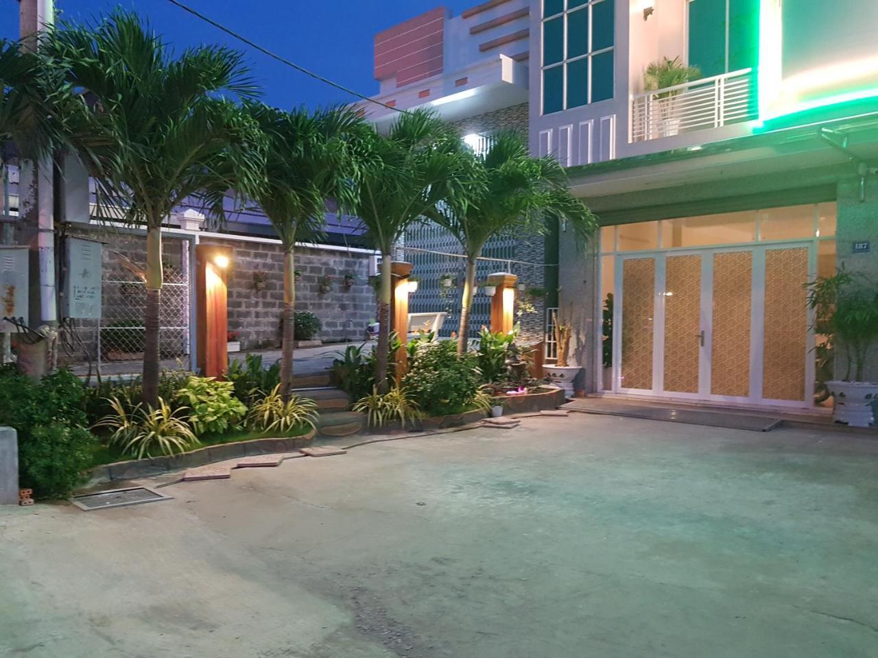 Hostel Dang Loi ホステルダンロイ Чау-Док Экстерьер фото