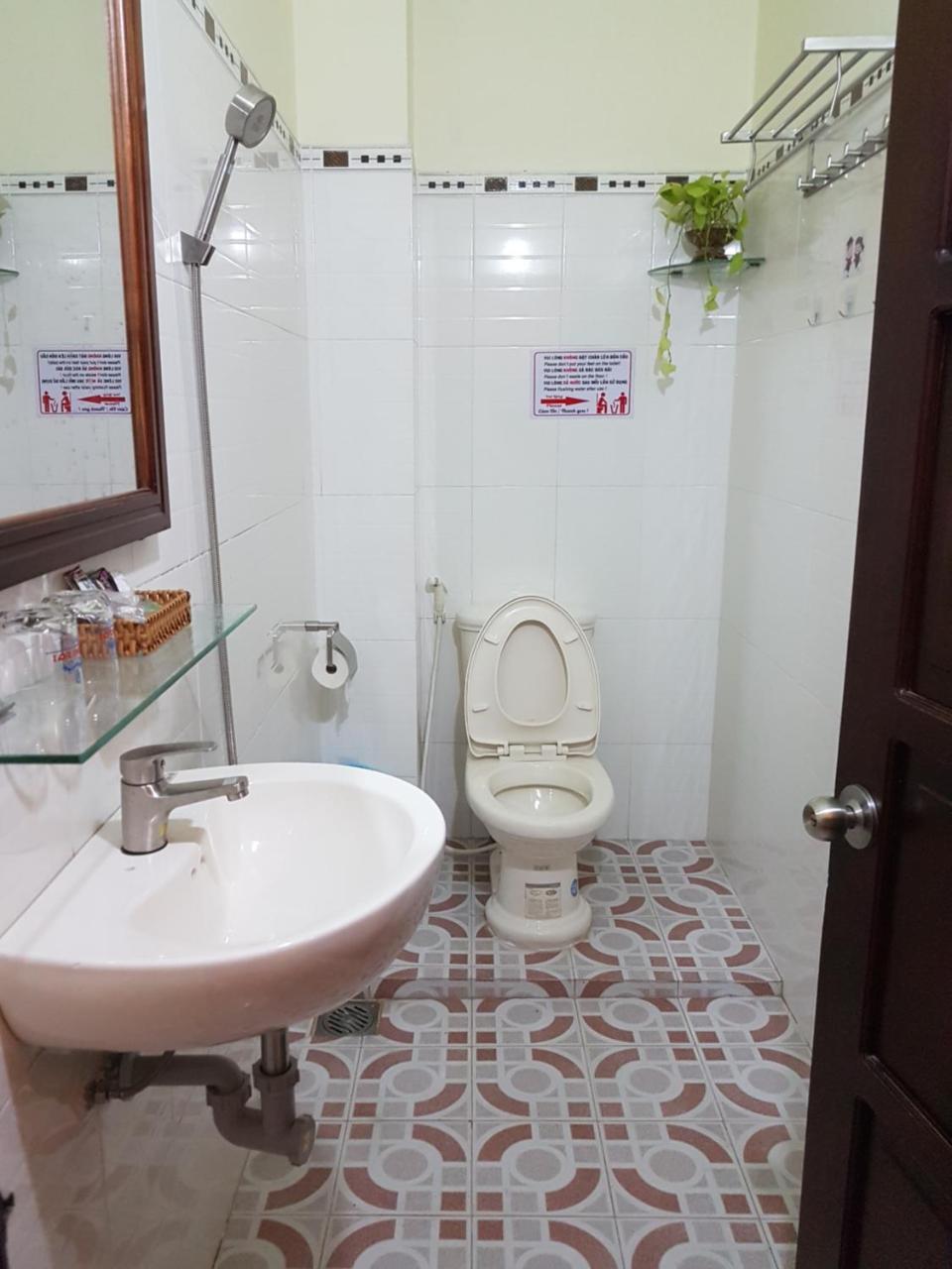 Hostel Dang Loi ホステルダンロイ Чау-Док Экстерьер фото