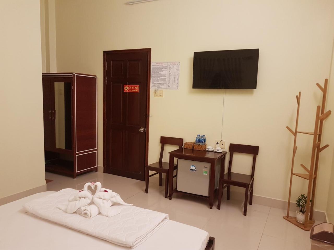 Hostel Dang Loi ホステルダンロイ Чау-Док Экстерьер фото