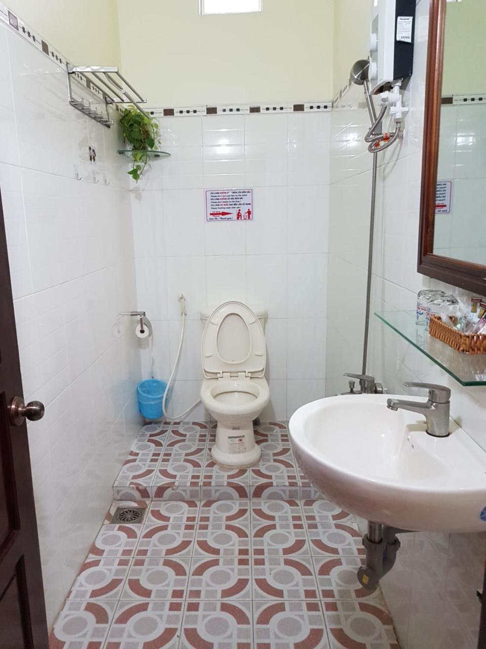 Hostel Dang Loi ホステルダンロイ Чау-Док Экстерьер фото